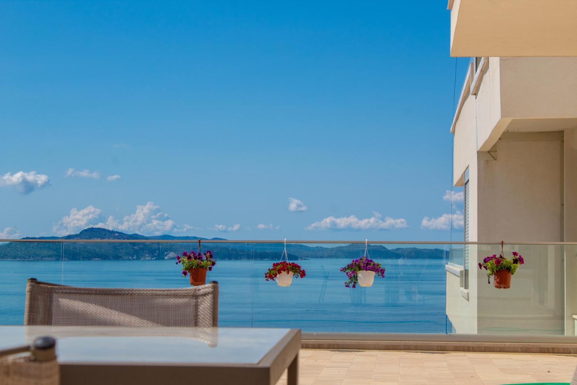 Luxury Sea View Apartaments Sarandë Exterior foto